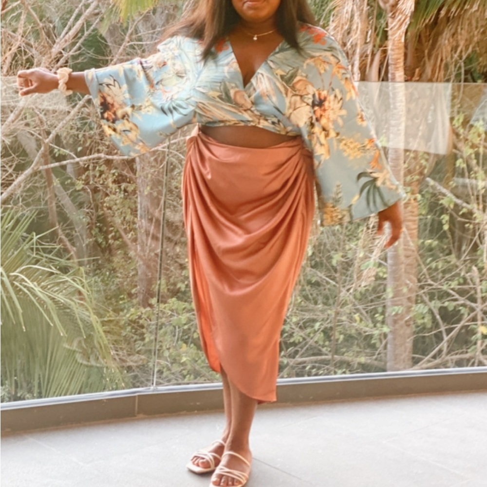 🆕 Floral Ruched Asymmetrical Skirt| NWT | XL(12/14) 💐| style pictured on me. - Picture 6 of 6